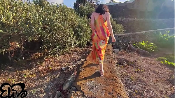 Italian babe gets fucked hard behind a cactus – DIALOGHI ITA