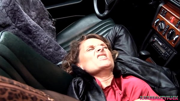 Horny dude fuck fully clothed whore public, cuming in her mouth