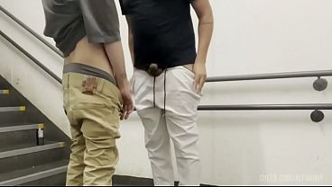 SEXO EM PÚBLICO. MACHOS FODEM ARDENTEMENTE NAS ESCADAS DE EMERGÊNCIA (TEASER)