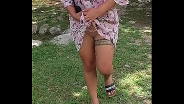 arelyb mostrando su calzón y tetas en parque público en mexico