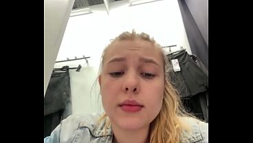 Public orgasm with jucielussie in the fitting room